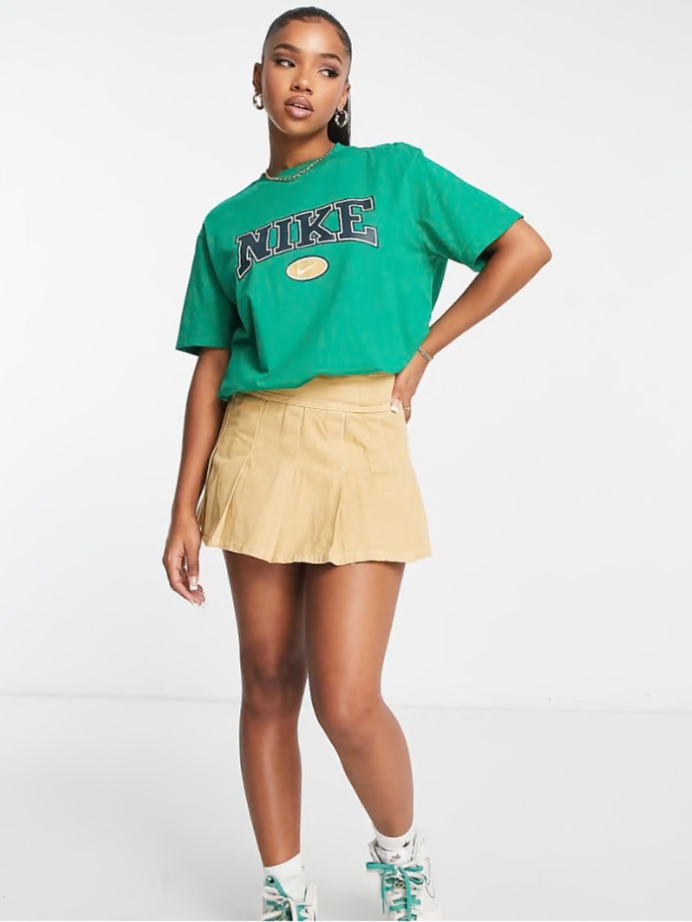 Nike Women’s Green Logo Short-Sleeve Retro T-Shirt / Size XXL - Picture 2 of 10